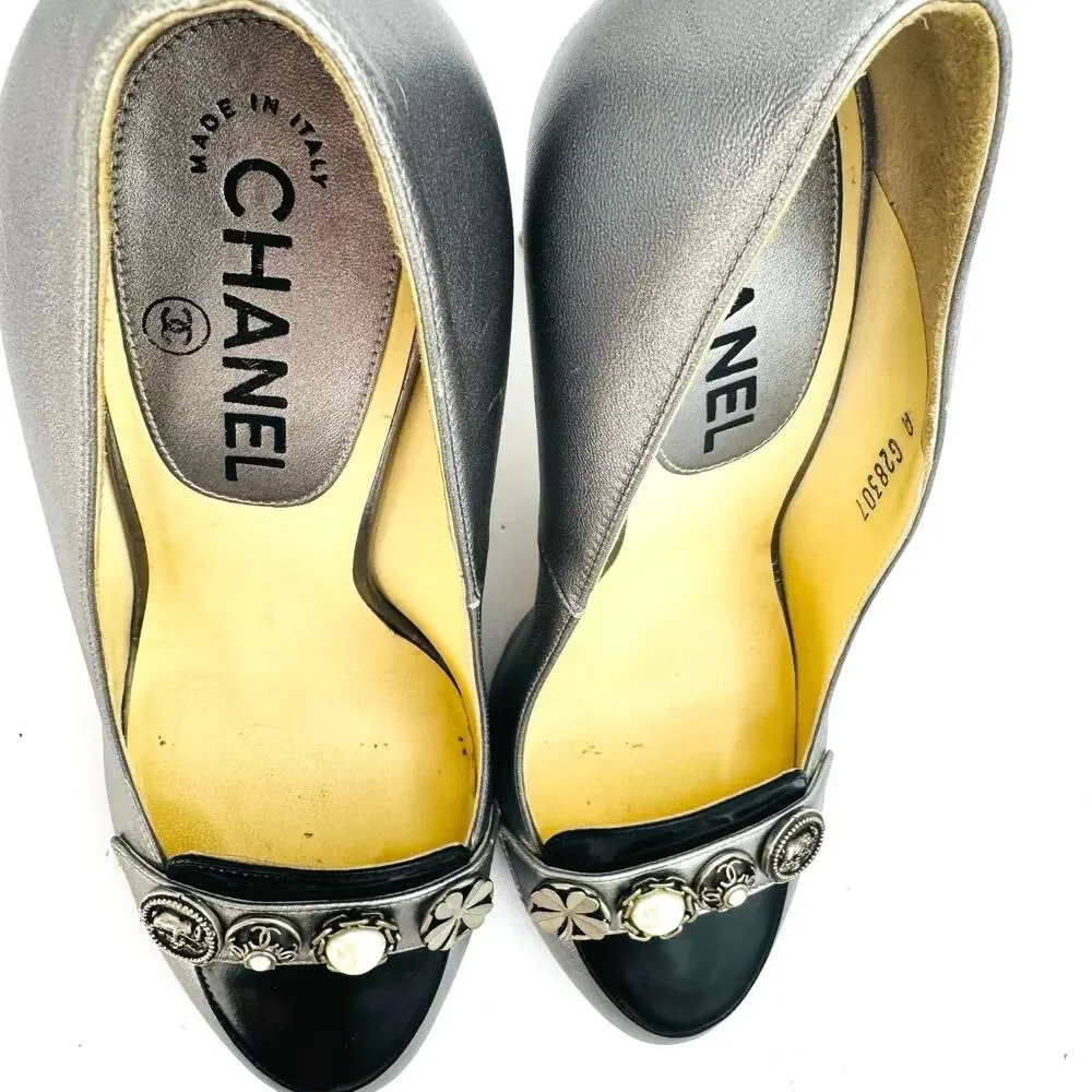 Chanel CC Logo Silver Black Cap Toe Pearl Crest Embellished Pumps EU 39
